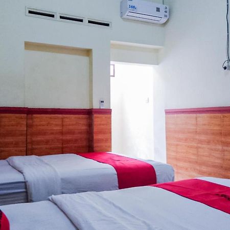Reddoorz Syariah At Griya Soeratin Pacitan Hotel Kültér fotó