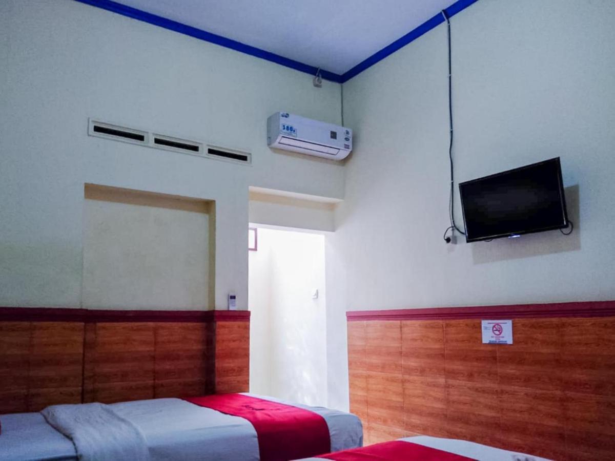 Reddoorz Syariah At Griya Soeratin Pacitan Hotel Kültér fotó