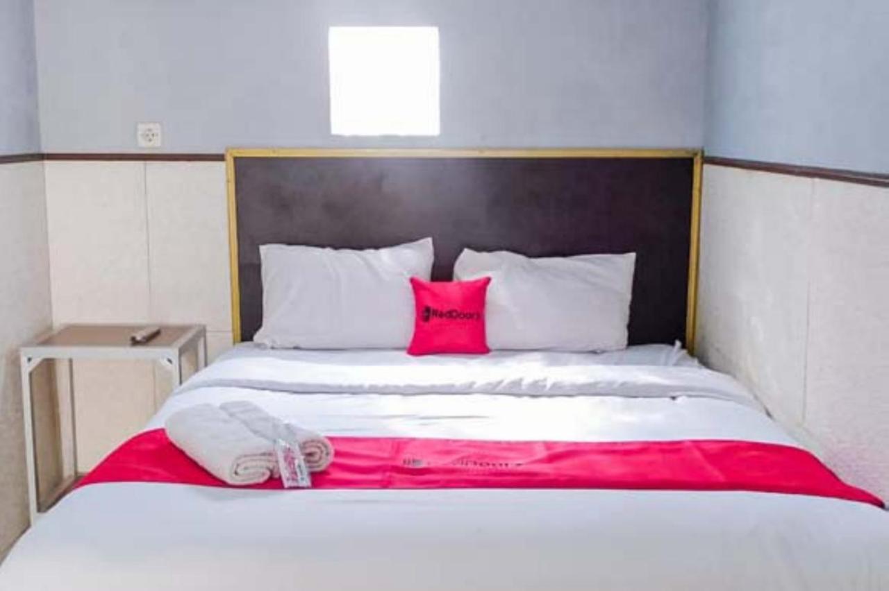Reddoorz Syariah At Griya Soeratin Pacitan Hotel Kültér fotó