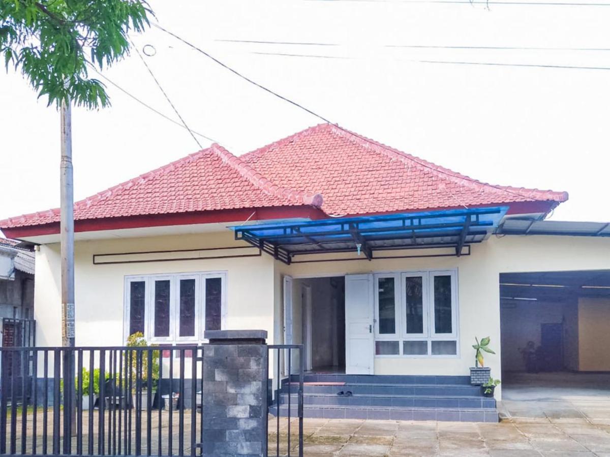 Reddoorz Syariah At Griya Soeratin Pacitan Hotel Kültér fotó