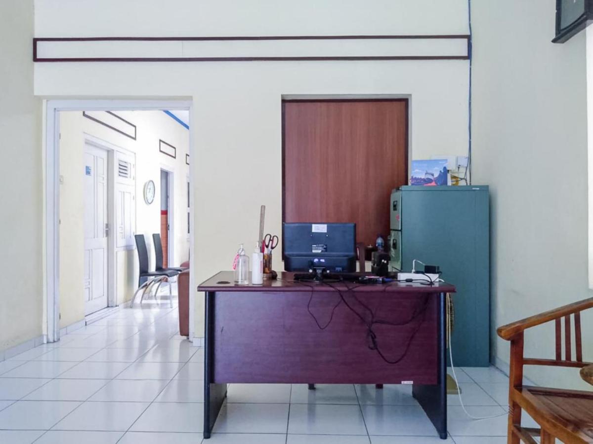 Reddoorz Syariah At Griya Soeratin Pacitan Hotel Kültér fotó