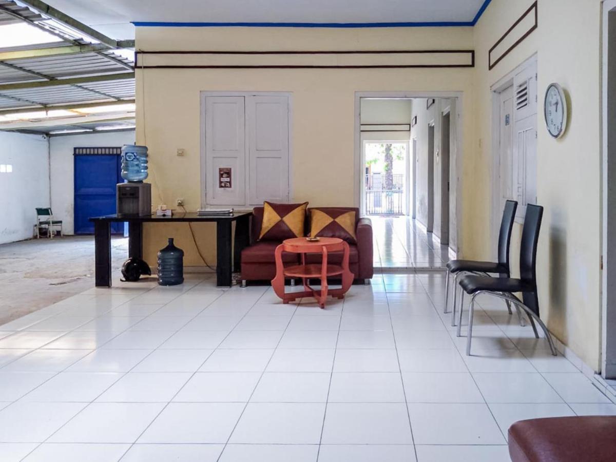 Reddoorz Syariah At Griya Soeratin Pacitan Hotel Kültér fotó