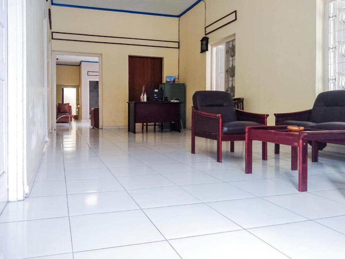 Reddoorz Syariah At Griya Soeratin Pacitan Hotel Kültér fotó