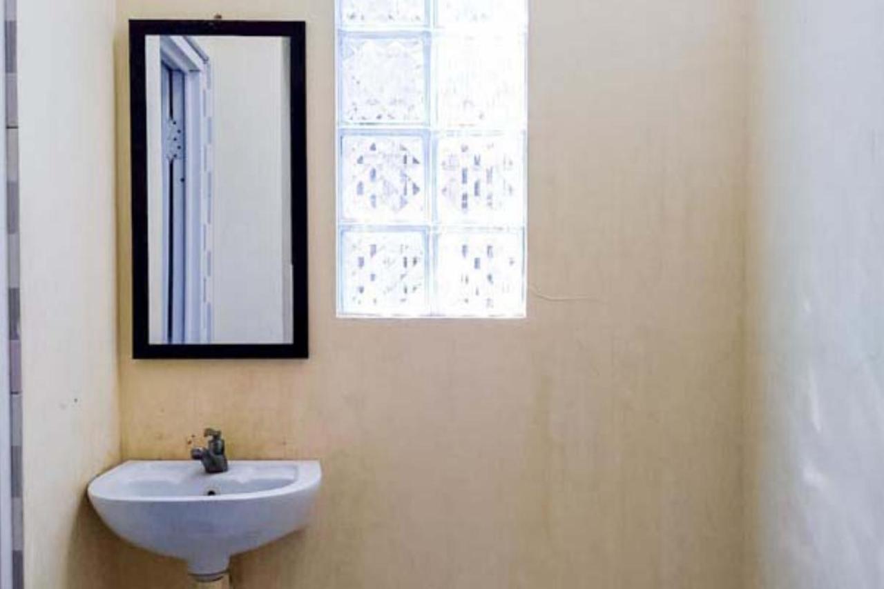 Reddoorz Syariah At Griya Soeratin Pacitan Hotel Kültér fotó